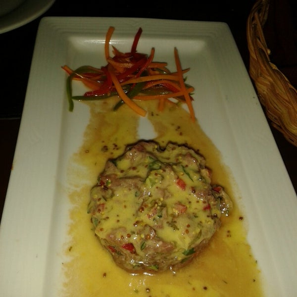 5/1/2013にElena G.がMadre Tierra Seafood &amp; Steak Grillで撮った写真