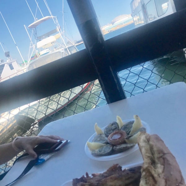 Foto scattata a Crusty Crab Fish Market and Restaurant da Yukie K. il 9/19/2019