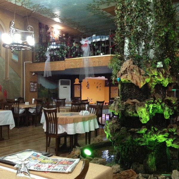 Das Foto wurde bei Melita Şark Sofrası Cafe &amp; Restaurant von Altug A. am 3/24/2013 aufgenommen