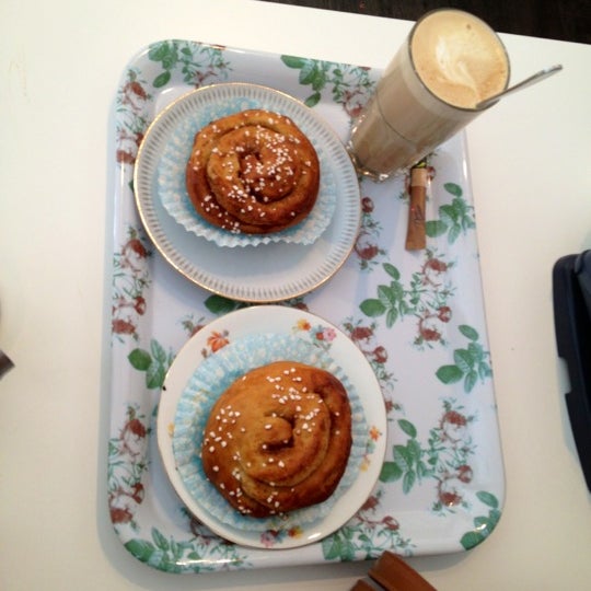 10/6/2012 tarihinde ♛ Lennart E.ziyaretçi tarafından Lejas Café'de çekilen fotoğraf