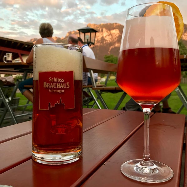 Пиво действительно лучше, чем в Мюнхене. Попробуйте коктейль пиво-апероль, не пожалеете. Вкусно и красиво с видом на горы⛰