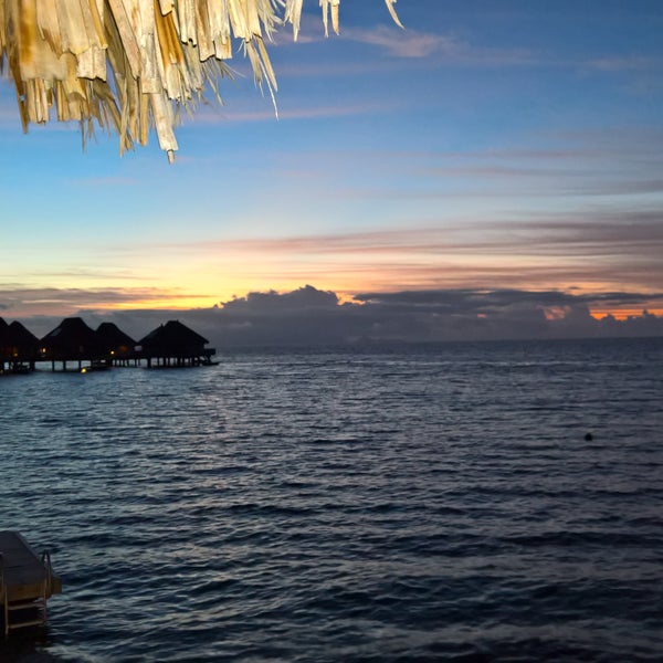 Foto tirada no(a) Conrad Bora Bora Nui por Jamie D. em 12/17/2015