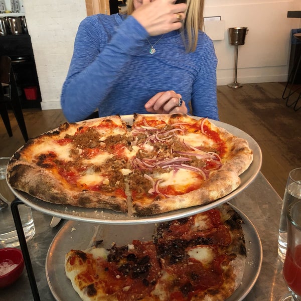 12/30/2017 tarihinde Alanziyaretçi tarafından Pizzeria Sirenetta'de çekilen fotoğraf