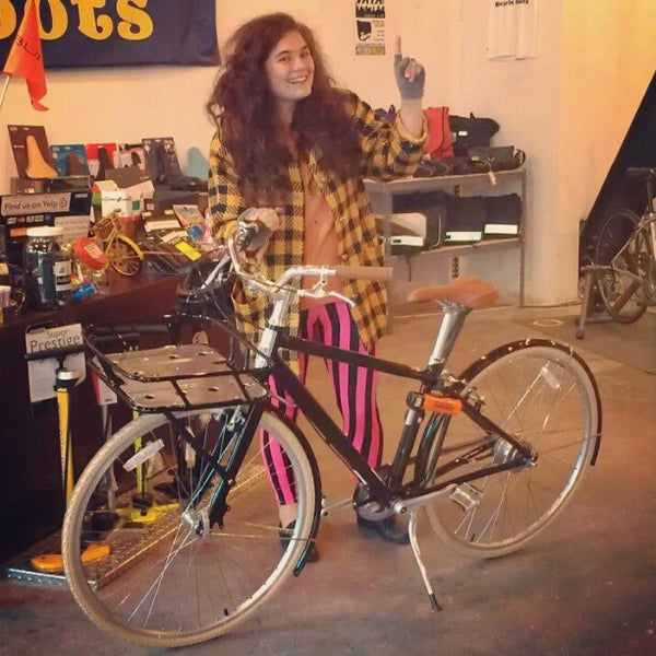 รูปภาพถ่ายที่ Bicycle Roots โดย Nechama L. เมื่อ 11/29/2012