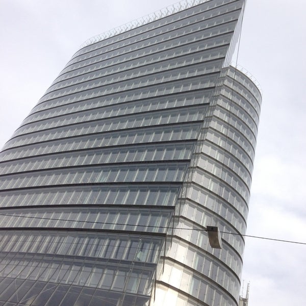 Das Foto wurde bei UNIQA Tower von Leo am 1/30/2013 aufgenommen