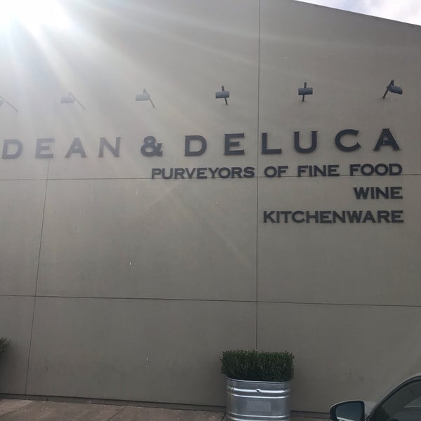 รูปภาพถ่ายที่ Dean &amp; DeLuca โดย WineWalkabout with Kiwi and Koala เมื่อ 11/3/2018