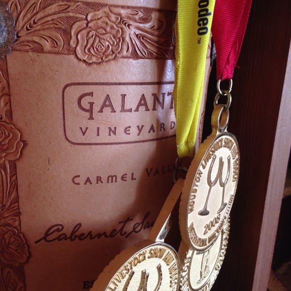 Foto diambil di Galante Vineyards oleh WineWalkabout with Kiwi and Koala pada 7/19/2014