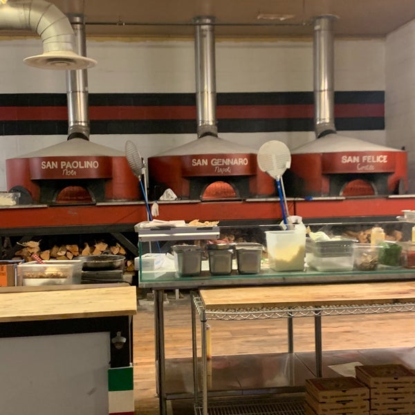 Foto tirada no(a) DeSano Pizza Bakery por Mike H. em 11/15/2020
