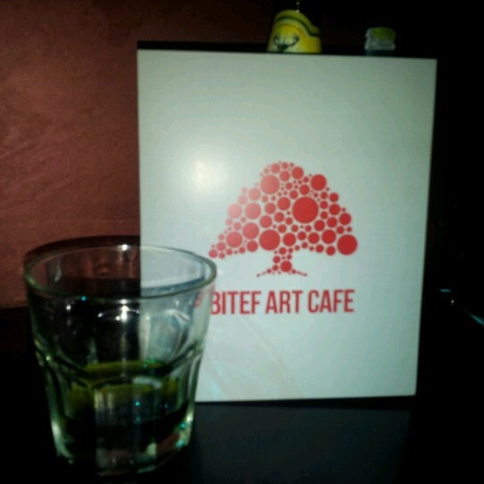 10/12/2012にModrekišeがBitef Art Cafeで撮った写真