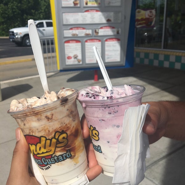 6/17/2017 tarihinde Klaudia S.ziyaretçi tarafından Andy&#39;s Frozen Custard'de çekilen fotoğraf