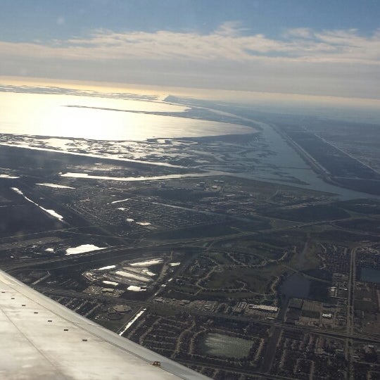 รูปภาพถ่ายที่ Louis Armstrong New Orleans International Airport (MSY) โดย Glenn เมื่อ 2/27/2014