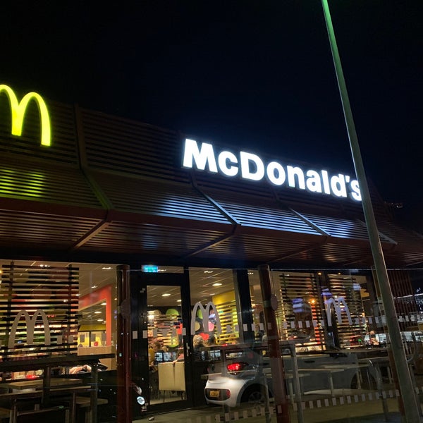 Снимок сделан в McDonald&#39;s пользователем Ronnie d. 11/23/2019