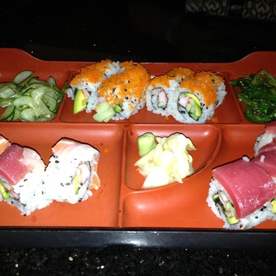 Снимок сделан в Bento Asian Kitchen &amp; Sushi пользователем Kristem 10/13/2012