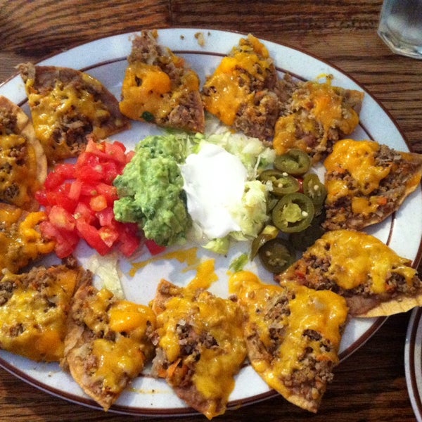 Foto scattata a Teotihuacan Mexican Cafe da Lacey il 10/21/2013