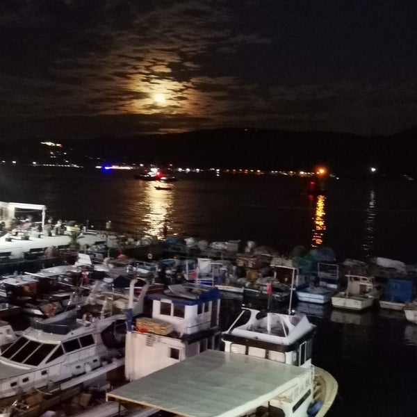 Das Foto wurde bei Dolphin Balık Restaurant von Erhan YILAN İ. am 10/31/2020 aufgenommen