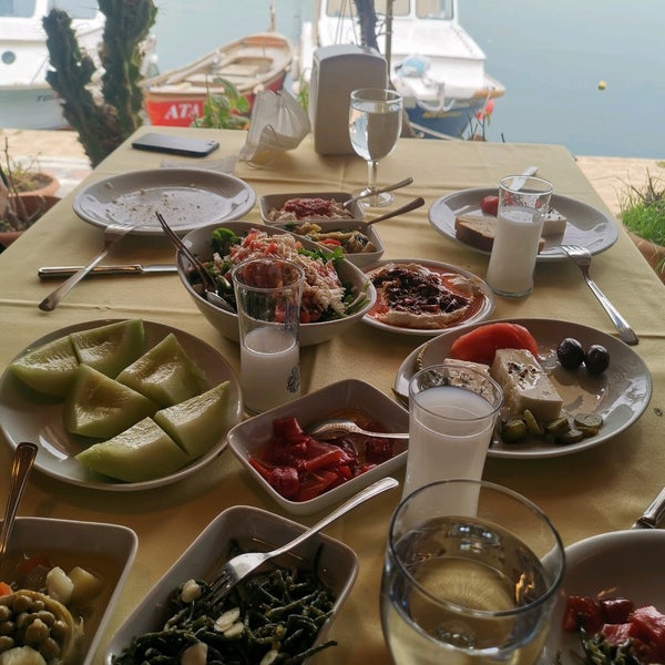 Photo taken at Halit Balık Restoran by Megi S. on 3/6/2021