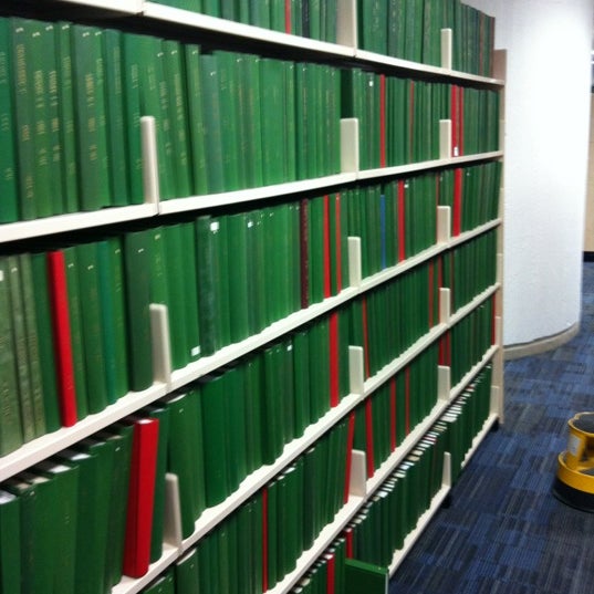 Foto tomada en Brunel Library  por Ben M. el 11/13/2012