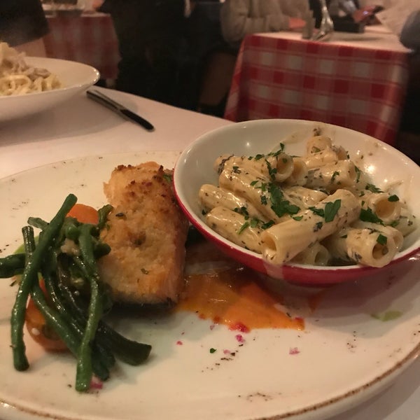 Снимок сделан в Restaurant Amalfi пользователем Kris M. 11/2/2018