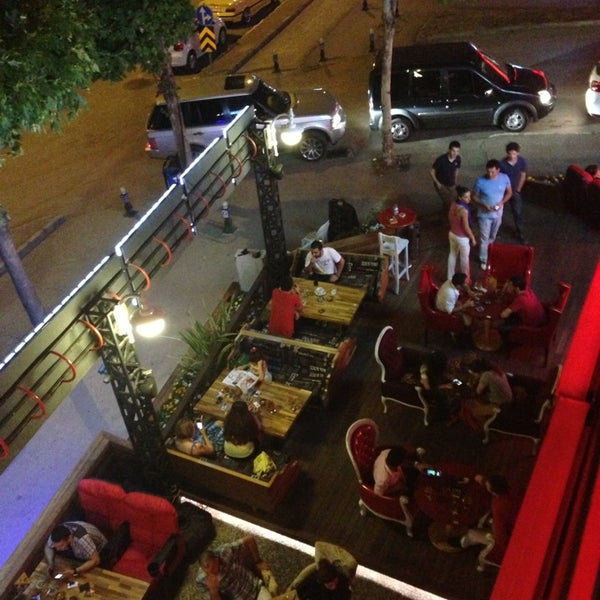 รูปภาพถ่ายที่ Cinema Cafe &amp; Bar โดย Er S. เมื่อ 6/29/2013