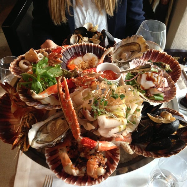 Foto diambil di Fish &amp; Seafood Restaurant Kuninga oleh Kirill pada 9/8/2013