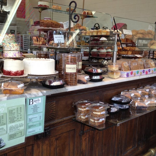 Foto scattata a Corner Cafe and Bakery da Vy il 4/28/2013