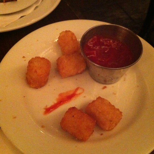 12/4/2012 tarihinde Molly H.ziyaretçi tarafından Alfa Restaurant &amp; Bar'de çekilen fotoğraf