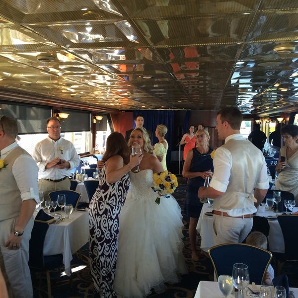 10/24/2014 tarihinde Jessa M.ziyaretçi tarafından StarLite Sapphire Dining Yacht'de çekilen fotoğraf