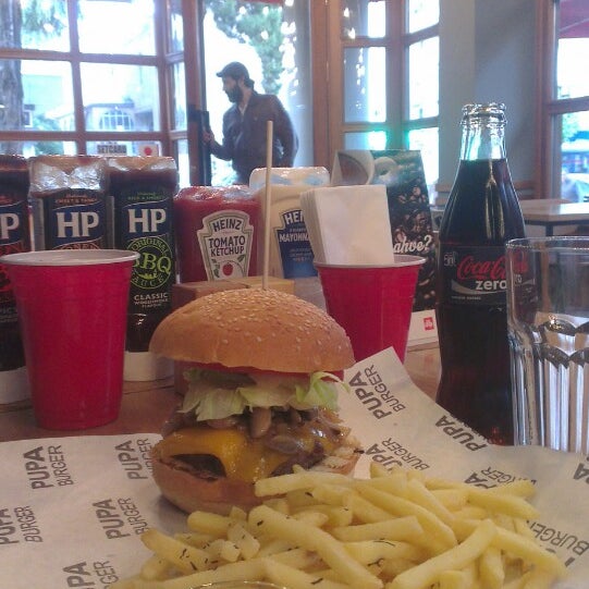 4/30/2014にZafer A.がPupa Burgerで撮った写真