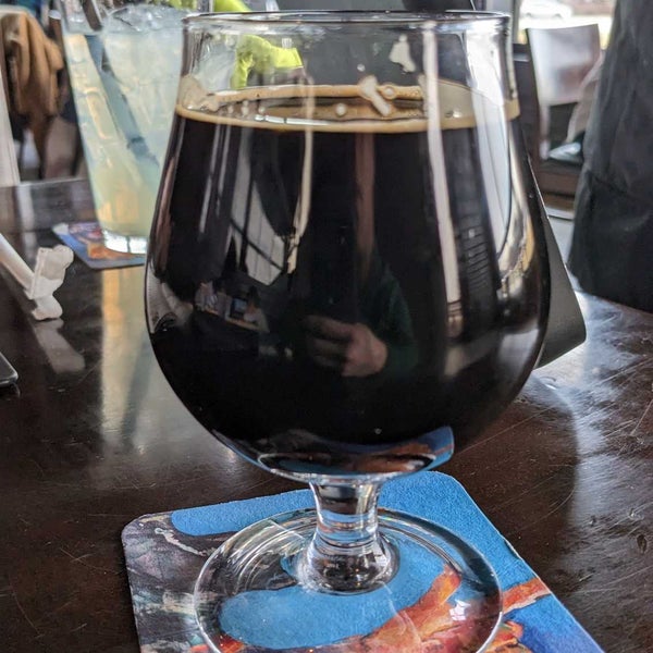 Yard House American Restaurant in Lombard