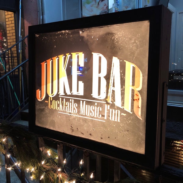 รูปภาพถ่ายที่ Juke Bar โดย Heidi C. เมื่อ 12/16/2018