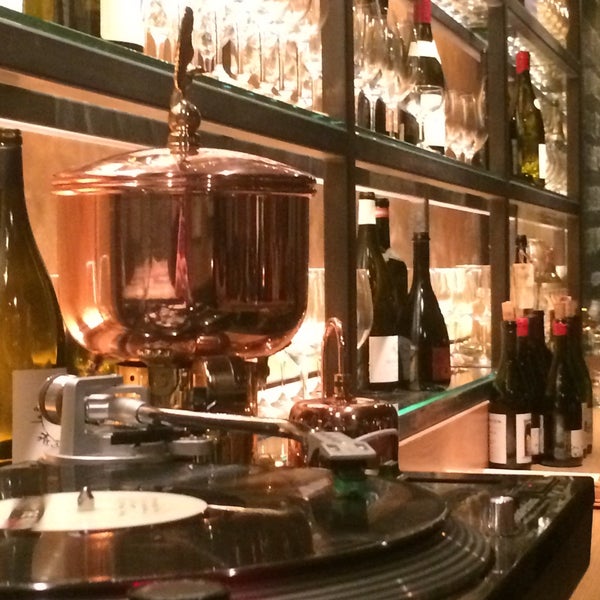 12/20/2014 tarihinde Dylan E.ziyaretçi tarafından Cadet Wine &amp; Beer Bar'de çekilen fotoğraf