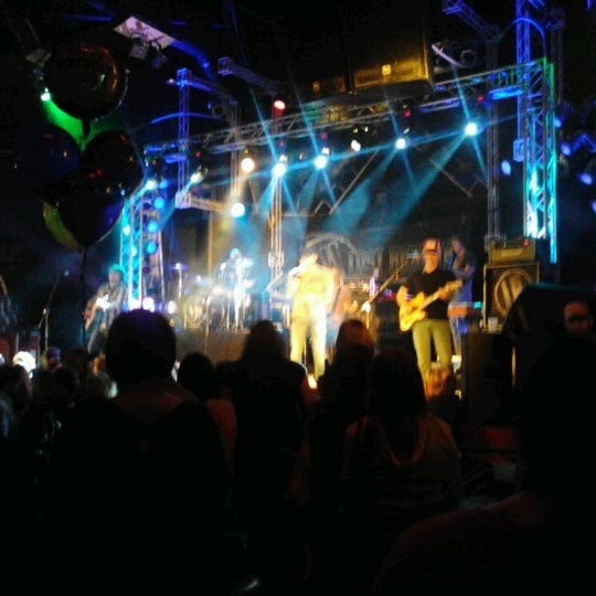 Foto diambil di Wicked Moose Bar &amp; Grill oleh NeonVacation pada 12/30/2012