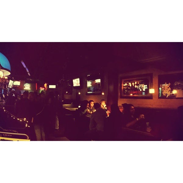 Foto tirada no(a) Fry Street Tavern por Nathan B. em 12/12/2014