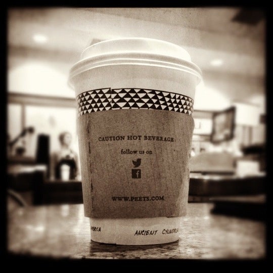 11/22/2012 tarihinde Kyle L.ziyaretçi tarafından Peet&#39;s Coffee &amp; Tea'de çekilen fotoğraf