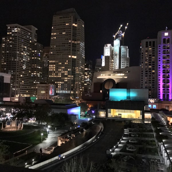 Foto tirada no(a) City View at Metreon por  Tony B. em 11/6/2016