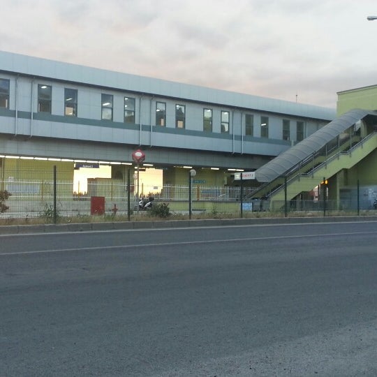 İzban Egekent 2 İstasyonu İzmir�de Hafif Raylı Sistem İstasyonu