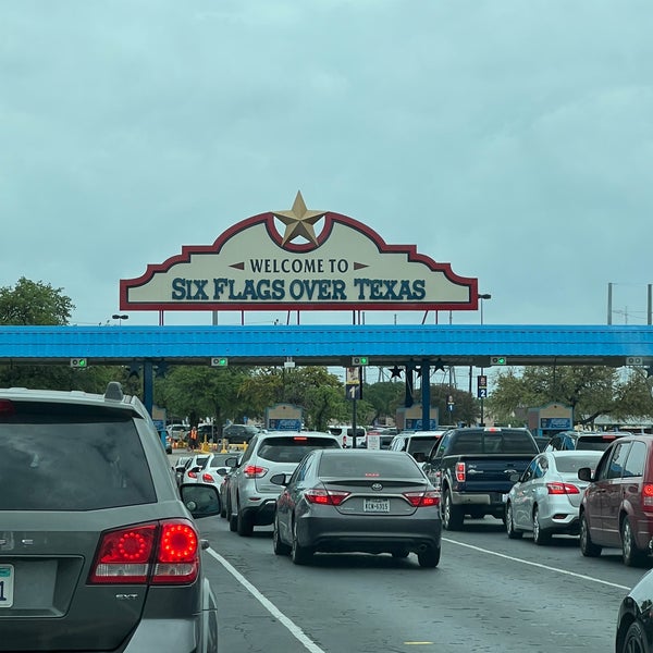Foto tirada no(a) Six Flags Over Texas por Antonio em 4/23/2022