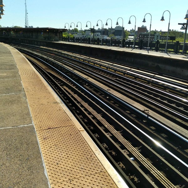 Photos at MTA Subway West Farms Square/E Tremont Ave (2/5) Metro