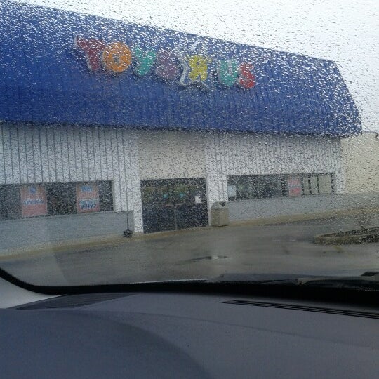 Photos At Toys R Us Now Closed Toy Game Store In Fairview