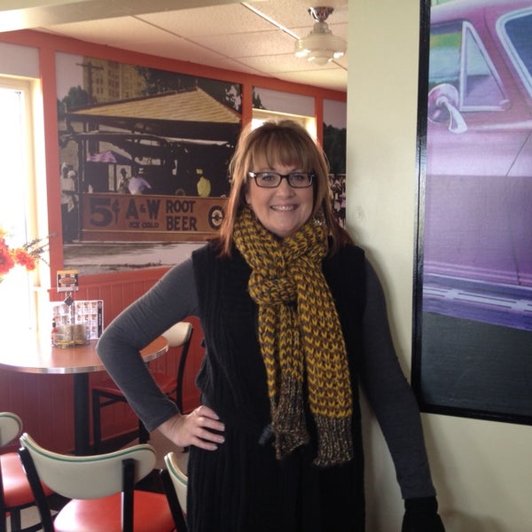 10/29/2013 tarihinde Lisa E.ziyaretçi tarafından A&amp;W Restaurant'de çekilen fotoğraf