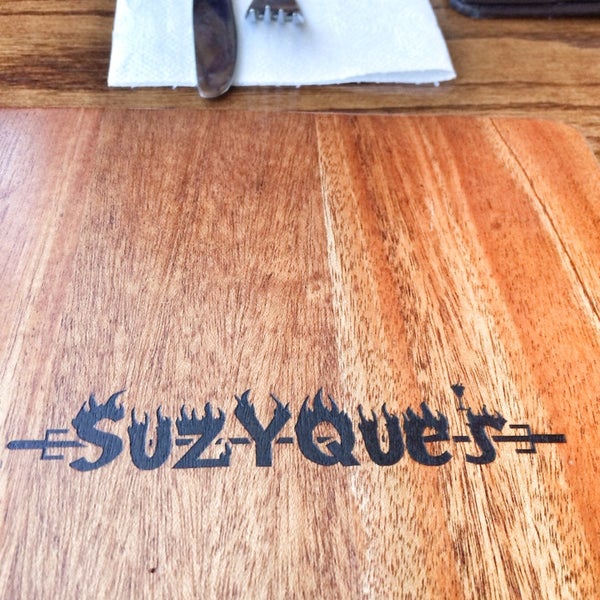 Foto diambil di SuzyQue&#39;s BBQ and Bar oleh Maggie P. pada 3/9/2014
