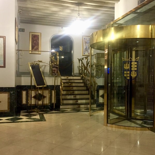 Foto diambil di Hotel Palacio de Los Velada oleh Pilar G. pada 6/24/2016