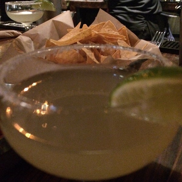 Foto tirada no(a) Moctezuma&#39;s Mexican Restaurant &amp; Tequila Bar por Carlo T. em 9/13/2015
