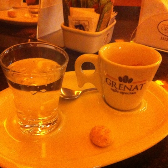 รูปภาพถ่ายที่ Grenat Cafés Especiais โดย Marcos Aurelio เมื่อ 10/1/2012