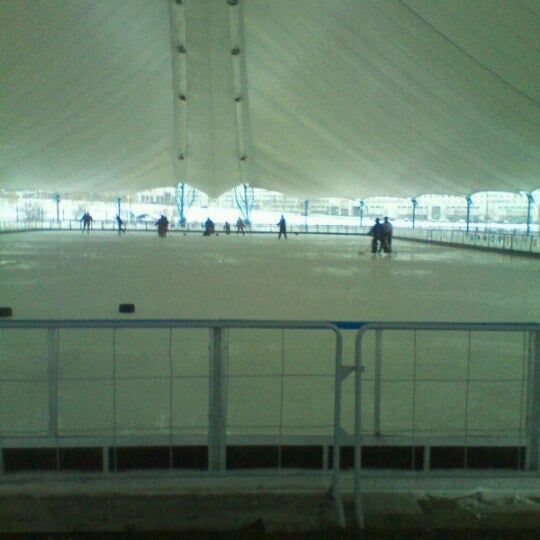 Каток дворец спорта минск. Каток на Дворце спорта Томск.