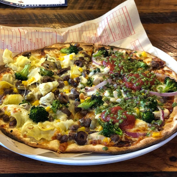 Foto tirada no(a) Mod Pizza por Elizabeth em 2/12/2018