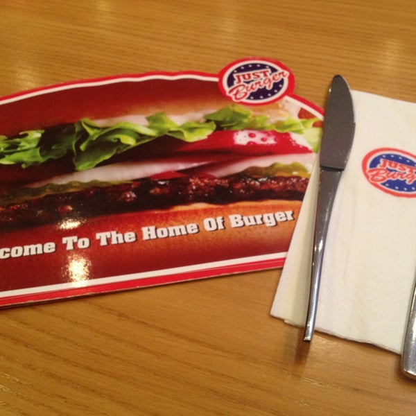 Foto diambil di Just Burger oleh Mhay pada 3/22/2013