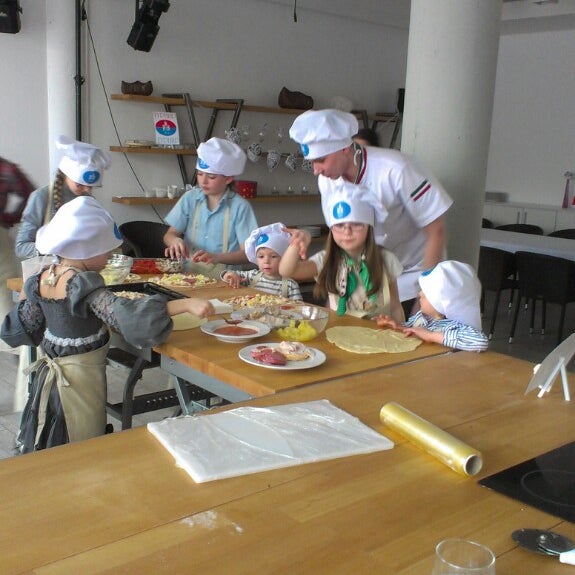 Photo taken at Al.Cuisine / Алькузин by Alekseii L. on 4/20/2013