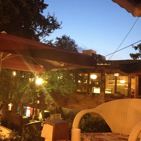 5/6/2013にSerkanがŞazeli Cafe &amp; Nargileで撮った写真