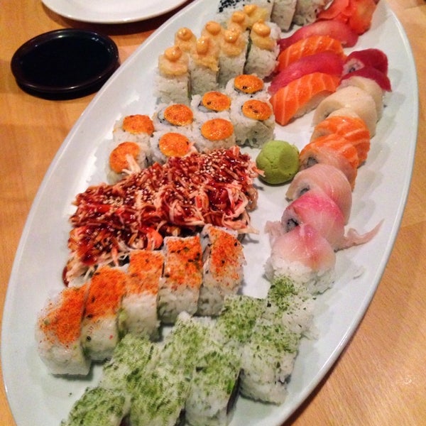Снимок сделан в Koko Sushi Bar &amp; Lounge пользователем Julie F. 12/10/2014